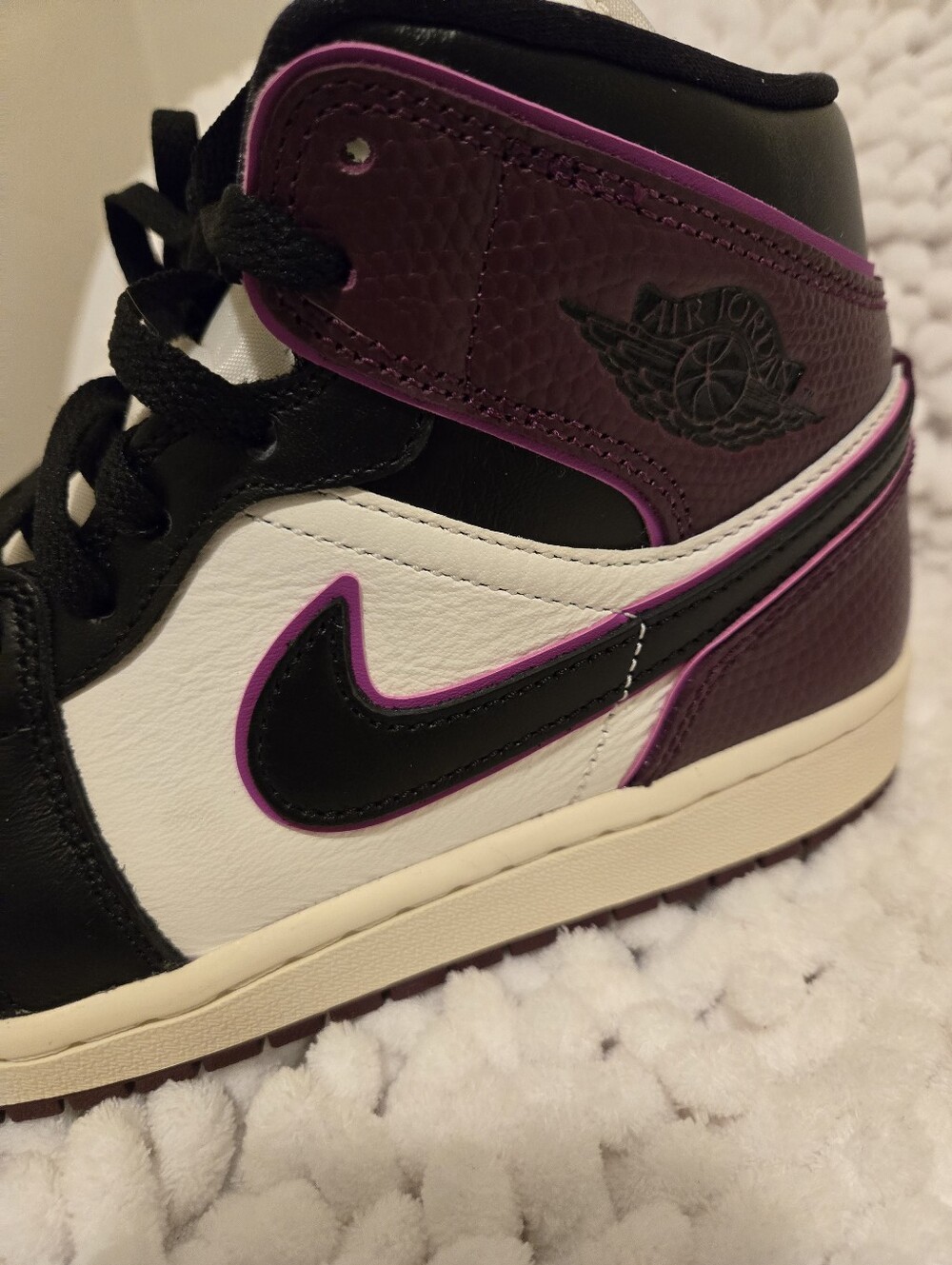 Wmns Air Jordan 1 Mid SE 'Bordeaux Size 9 - Picture 9 of 12
